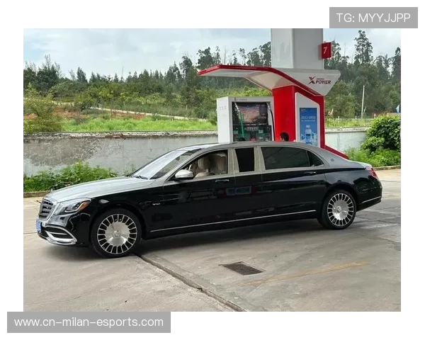 足球巨星豪驾迈巴赫身份揭秘揭秘球场之外的奢华生活